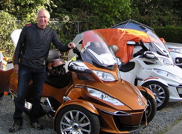 François Guité standing next to his Spyder
