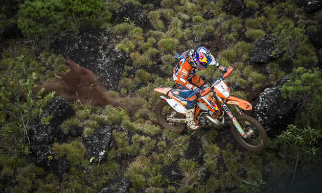 A photo looking down at Alfredo Gomez. 